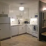 Modern 2 Bedroom Next To Stampede, 17Th W Parking