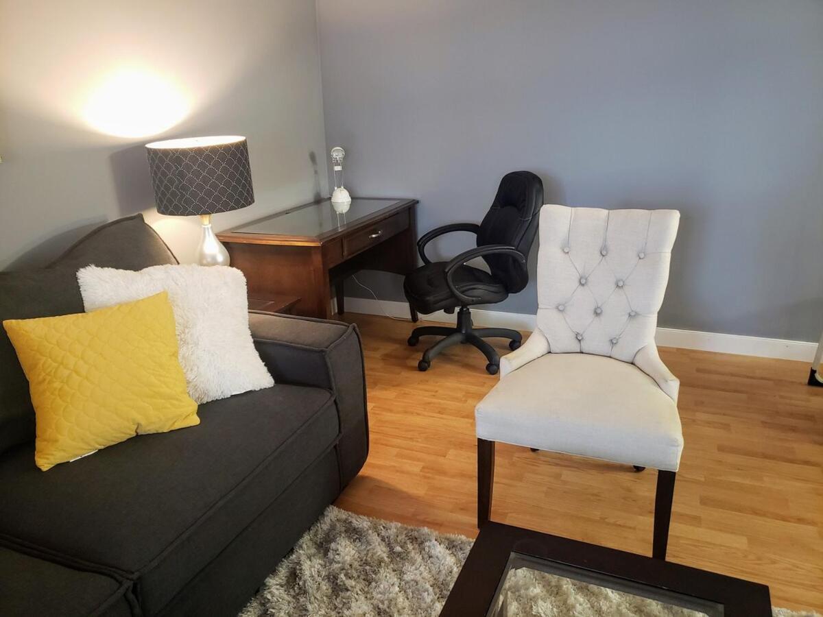 Modern 2 Bedroom Next To Stampede, 17Th W Parking