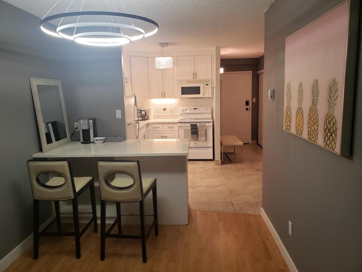 Modern 2 Bedroom Next To Stampede, 17Th W Parking Calgary