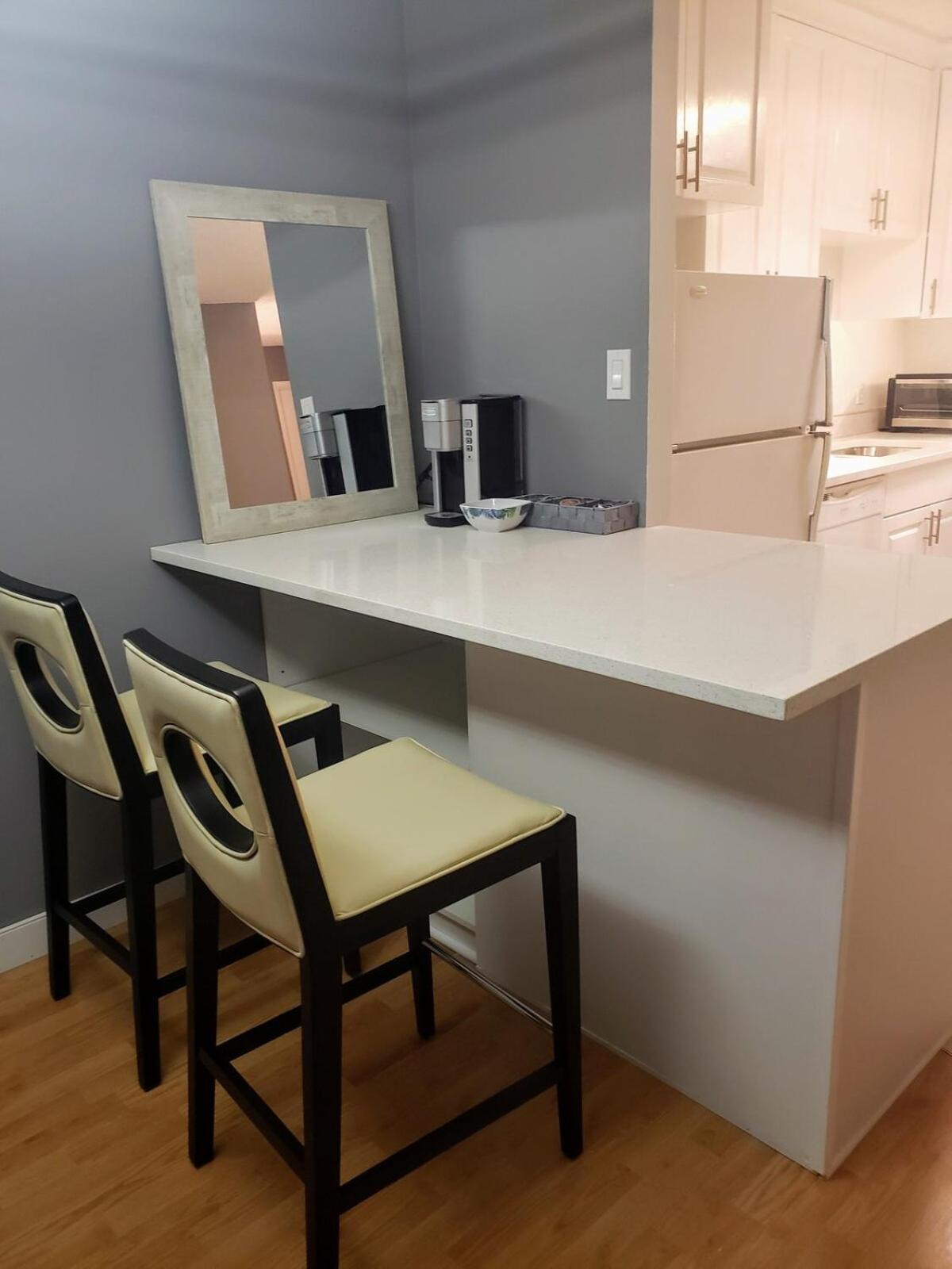 Modern 2 Bedroom Next To Stampede, 17Th W Parking Calgary